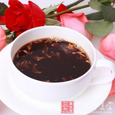 可能也順便補進糖分