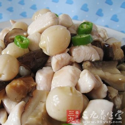蓮子雞丁能健脾補腎，養心強身