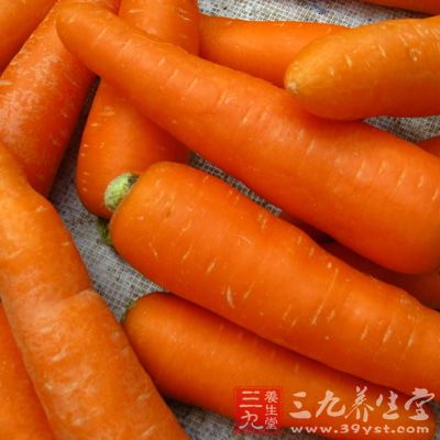 胡蘿卜不適生食，因為生食既不易消化，又造成浪費