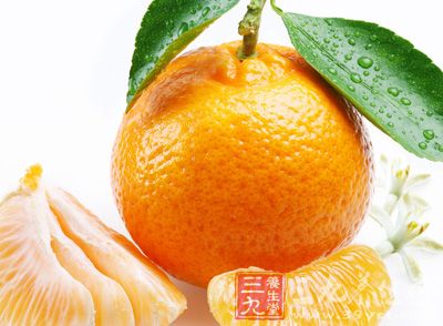 如果在剛剛喝完牛奶之後就吃橘子橘子的話，會導致腹瀉