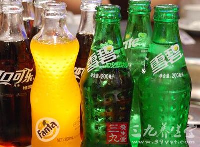 過量飲用，會增加胃部負擔