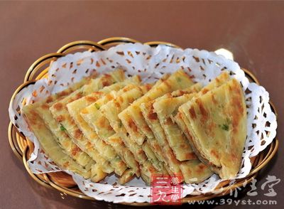 把蔥油餅當主食，這容易導致油脂攝入超標