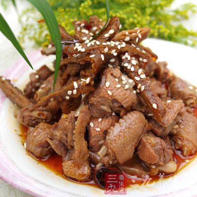 鴨一只、陳皮10克，淮山藥10克。調料少許