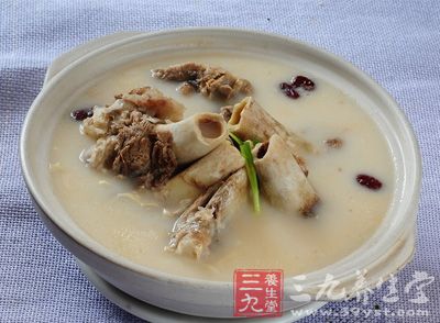 喝骨頭湯能補鈣