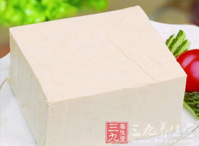 老年人的腎髒排洩廢物的能力不好，所以一定不要吃太多的豆腐