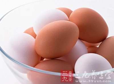 生吃雞蛋會造成腸胃不適並引起腹瀉