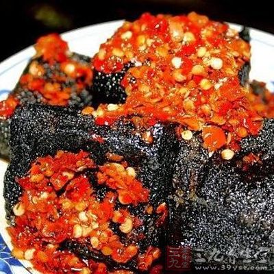臭豆腐,有人愛之,有人避之,但垂涎於它臭中有香的人不在少數 201409091200271970a