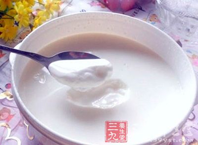 喝酸奶並非越多越好，要控制量