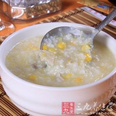 取番薯100克洗淨切小塊，與粳米150克及適量水同煮成粥