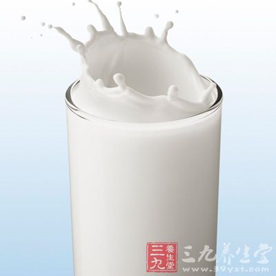牛奶中含有較多的脂肪