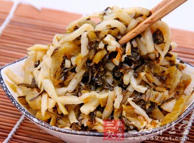 腌制蔬菜、肉、魚、雞等食品時，會產生亞硝酸鹽