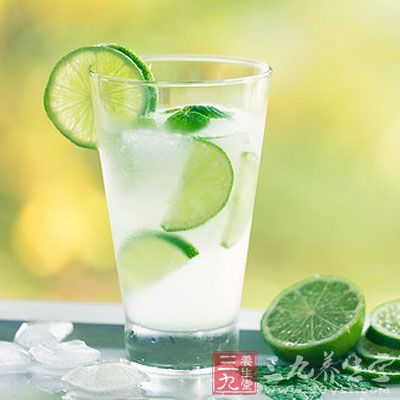 因為酸性太強會刺激胃，胃酸過度的更不可用
