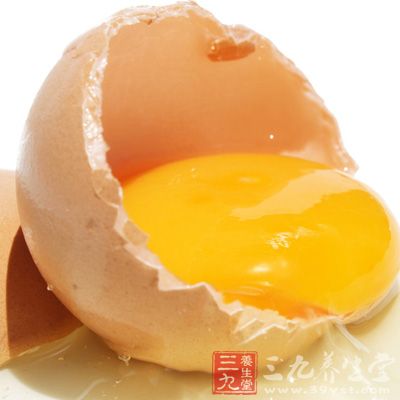 生吃雞蛋很可能會把雞蛋中含有的細菌(例如大腸桿菌)吃進肚子去 生吃雞蛋很可能會把雞蛋中含有的細菌(例如大腸桿菌)吃進肚子去