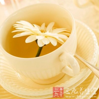 菊花茶最適合頭昏、嗓子痛、“肝火旺”以及血壓高的人喝