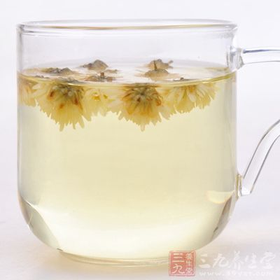 查韋斯稱他已將每天40杯的咖啡量減少為兩杯,或以菊花茶和綠茶代替 查韋斯稱他已將每天40杯的咖啡量減少為兩杯,或以菊花茶和綠茶代替
