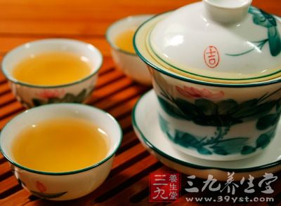 如茶中加糖，就會抑制這種功能