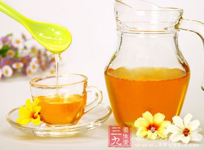 清晨空腹第一杯就飲用蜂蜜水，不利健康