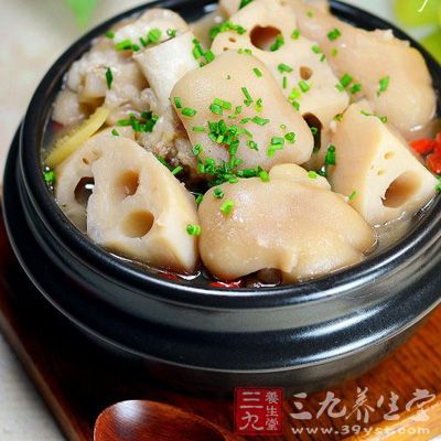 蓮藕豬腳湯
