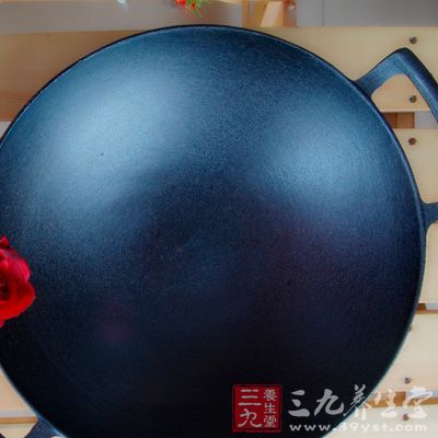 用不粘鍋做雞蛋菜肴比用不銹鋼鍋或鐵鍋更好
