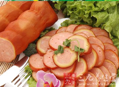 火腿、培根等和乳酸飲料(含有機酸) 一起食用，容易致癌