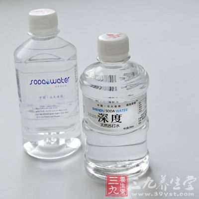 蘇打水主要指含有碳酸氫鈉的水