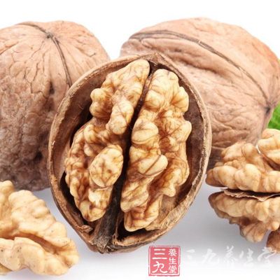 富含鈣的食品，如黃豆、葵花子、核桃等