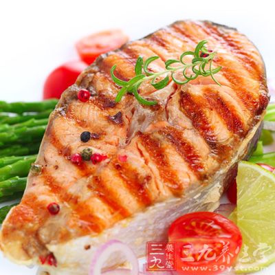 服用異煙肼時如果食用某些魚類容易發生過敏反應