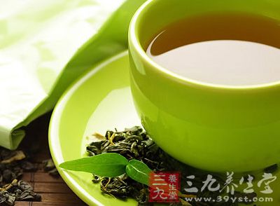 茶葉有興奮神經中樞的作用，醉酒後喝濃茶會加重心髒負擔
