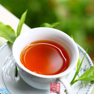 茶中的成份可以加速人體的產熱作用、抑制胰髒的解脂脢，減少脂肪的吸收