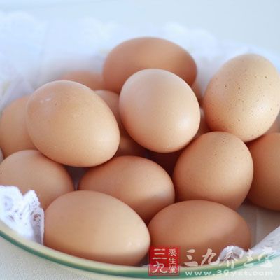 雞蛋裡的某種蛋白會和牛奶裡的某中營養成分相互反應