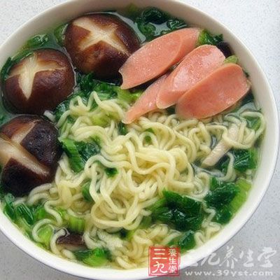 方便面加火腿腸 方便面加火腿腸