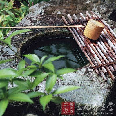 地下水、井水、山泉水及河水等都可能含高量的重金屬 地下水、井水、山泉水及河水等都可能含高量的重金屬