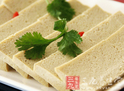 豆腐含有豐富的蛋白質，一次食用過多阻礙人體對鐵的吸收