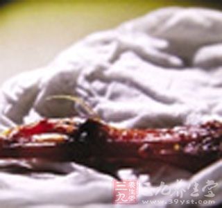 而翅尖是淋巴腺體集中的地方，因淋巴腺中的巨噬細胞可吞食病菌和病毒
