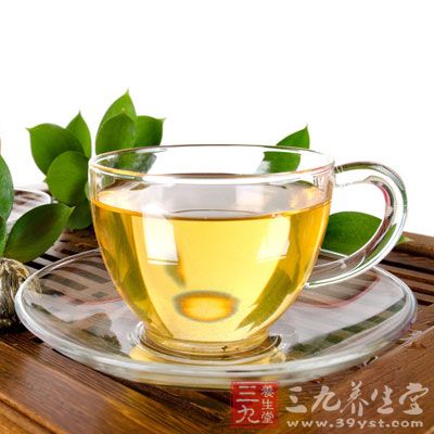 涼茶屬於性寒的飲料，經常坐在空調房間裡的白領不可多喝