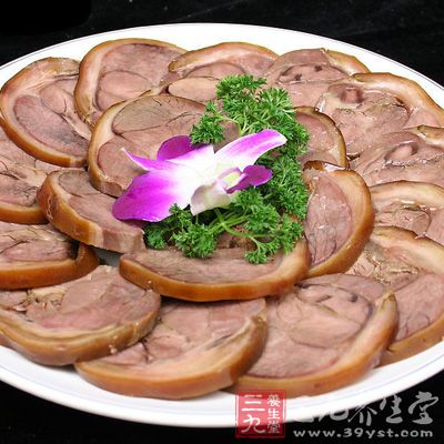 食用狗肉可增強人的體魄，提高消化能力，促進血液循環，改善性功能
