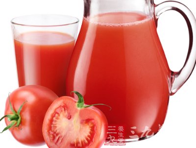 每日喝1杯西紅柿汁或經常吃西紅柿，對防治雀斑有較好的作用
