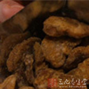 蠶豆種子中含有巢菜鹼苷，人食用這種物質後，可引起急性溶血性貧血(蠶豆黃病)