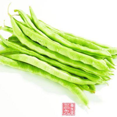 如果四季豆未煮熟，豆中的皂素會強烈刺激消化道