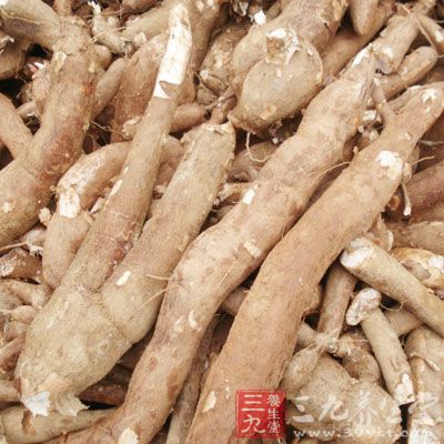盡管木薯的塊根富含澱粉，但其全株各部位，包括根、莖、葉都含有毒物質