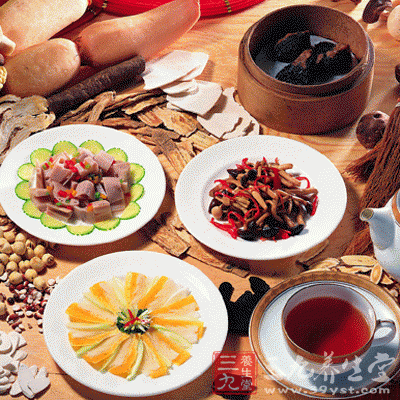 很多人為了滋補身體，經常會以藥物來代替食物