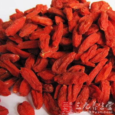 用枸杞子50克，黃芩30克，加沸水200毫升，代茶飲，以症狀消失為度。