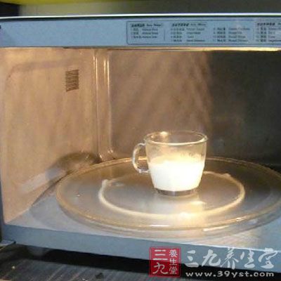 微波爐加熱比較方便，但需注意不能用塑料袋直接加熱，要使用玻璃容器加熱