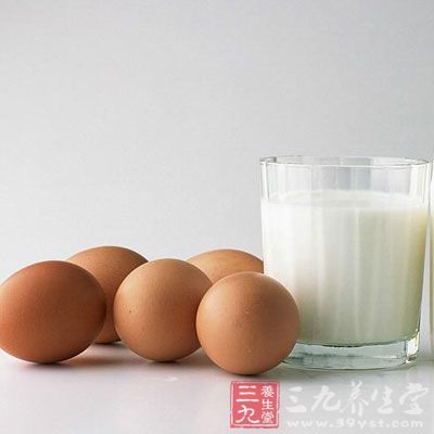 二者的蛋白質含量都較高，吃完後往往飽腹感強