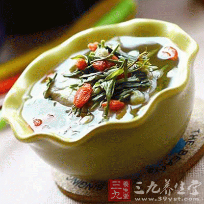 綠茶與枸杞都可以分別用開水沖泡飲用，對人體很有益處
