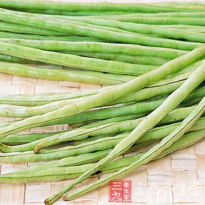 四季豆等扁豆角兩頭尖部和豆莢兩側的莢絲裡