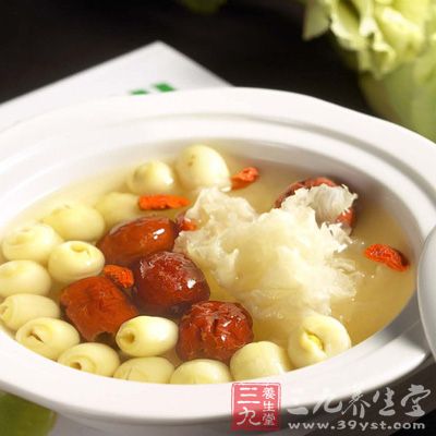 銀耳蓮子湯