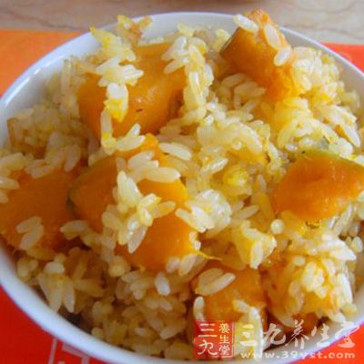 南瓜飯做法簡單又好吃，比白米飯熱量低
