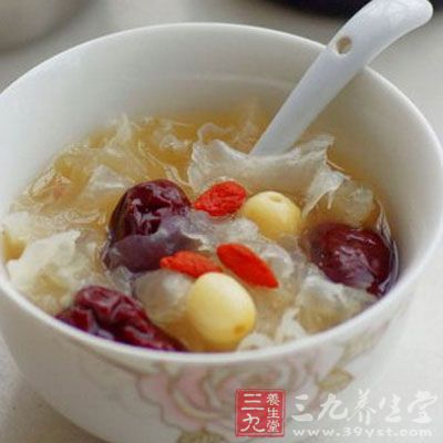 銀耳蓮子紅棗湯 銀耳蓮子紅棗湯