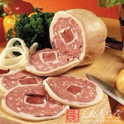 這些食品含有大量的鈉,有時候還有脂肪以及亞硝酸鹽一類的防腐劑 這些食品含有大量的鈉,有時候還有脂肪以及亞硝酸鹽一類的防腐劑